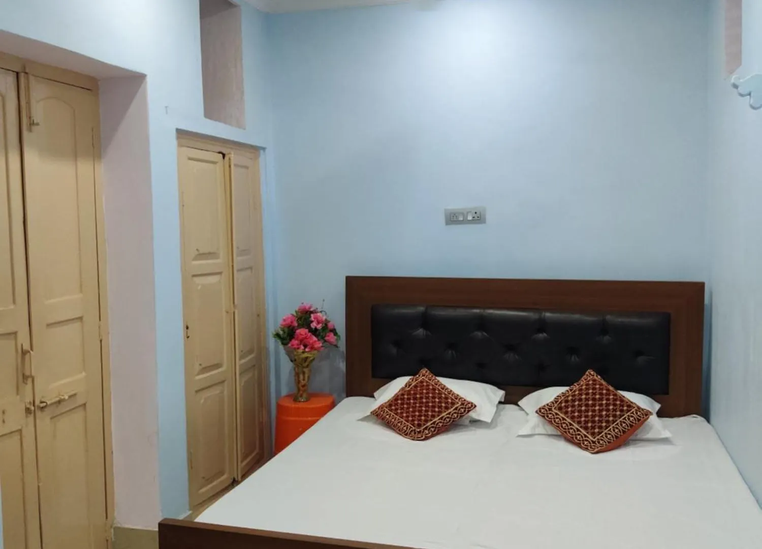 A Shivangan Heritage Home Stay Near Ghat Varanasi Homestay