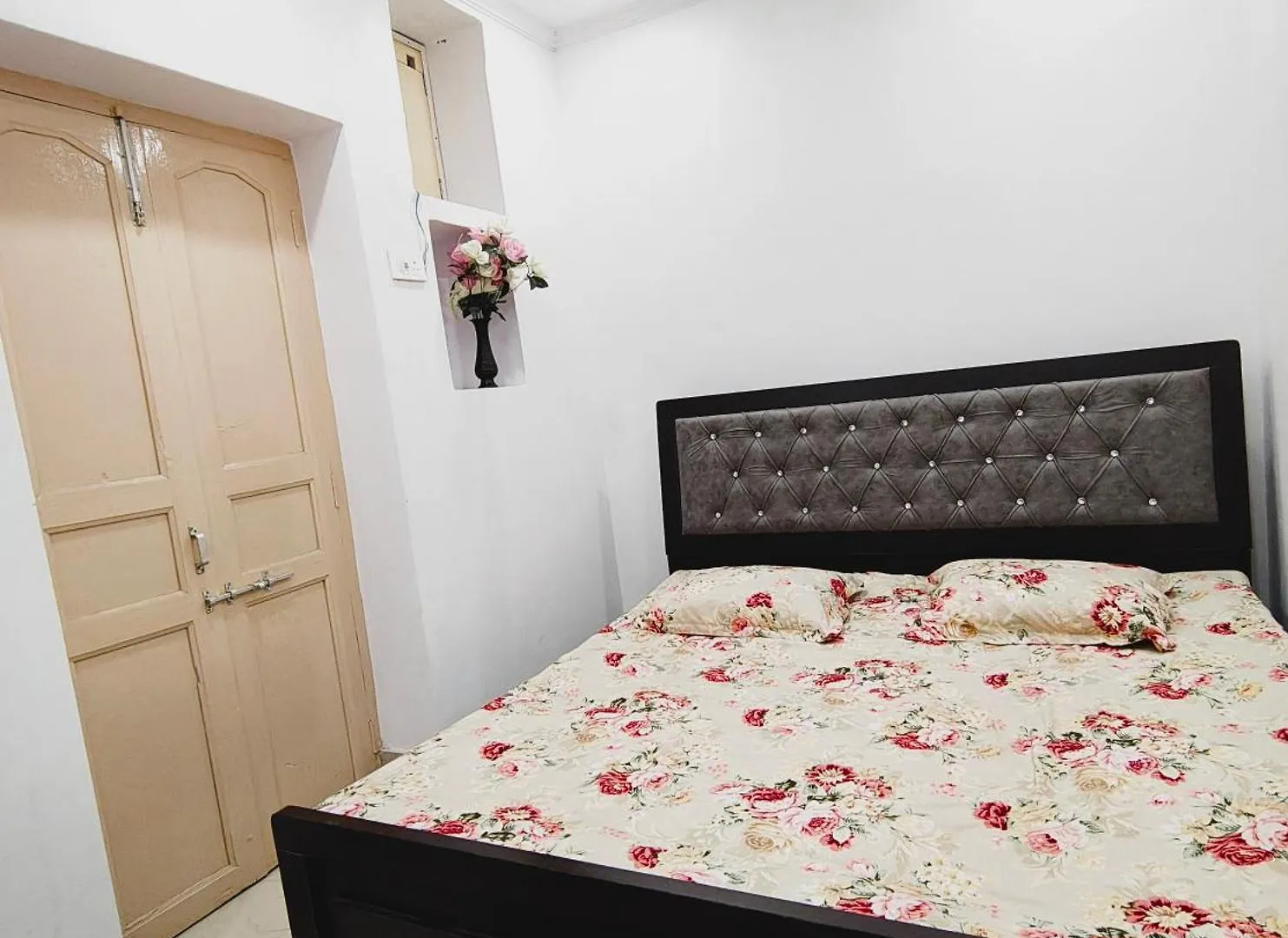 A Shivangan Heritage Home Stay Near Ghat Varanasi