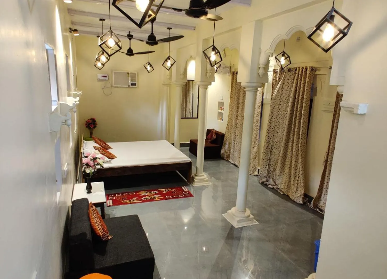 A Shivangan Heritage Home Stay Near Ghat Varanasi India